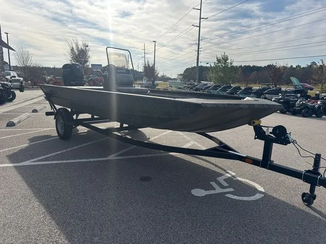 Slide: The Image of Tracker Grizzly 1860 CC 2026 - 8