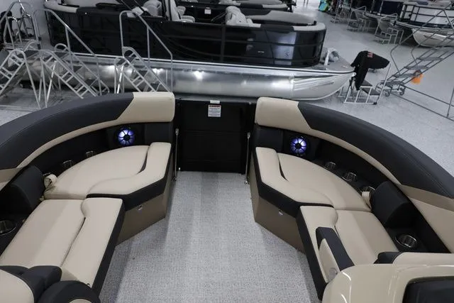 Slide: The Image of South Bay S220 RS 2026 - 25