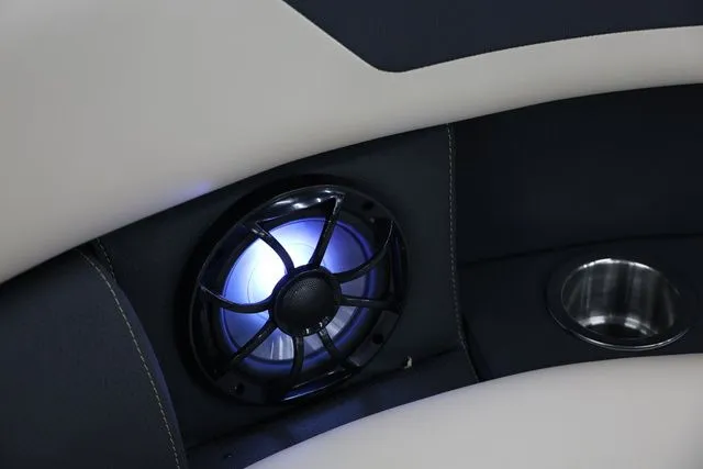 Slide: The Image of South Bay S220 RS 2026 - 30