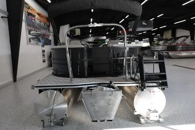 Slide: The Image of South Bay LE 224 RS 2.75 JAWS EDITION TRITOON 2026 - 10