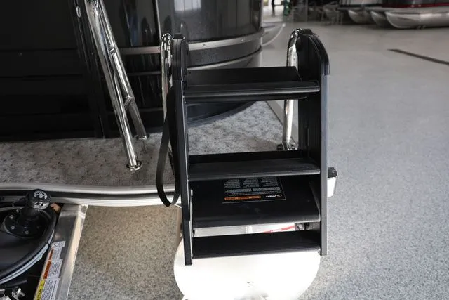 Slide: The Image of South Bay LE 224 RS 2.75 JAWS EDITION TRITOON 2026 - 11