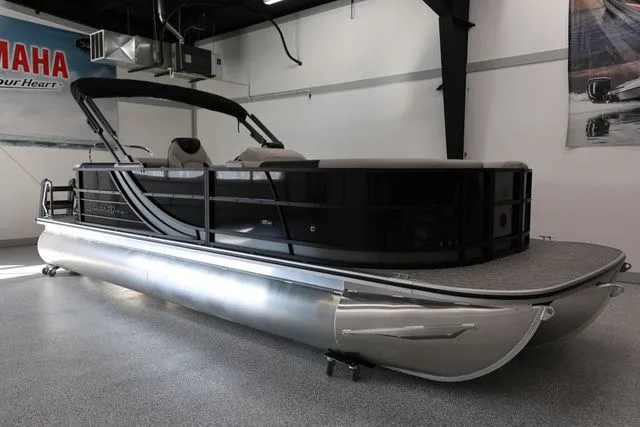 Slide: The Image of South Bay LE 224 RS 2.75 JAWS EDITION TRITOON 2026 - 5