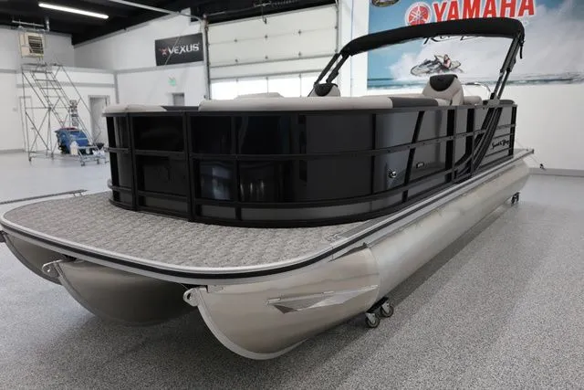 Slide: The Image of South Bay LE 224 RS 2.75 JAWS EDITION TRITOON 2026 - 7