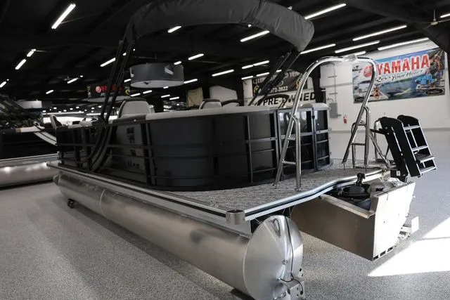 Slide: The Image of South Bay LE 224 RS 2.75 JAWS EDITION TRITOON 2026 - 9