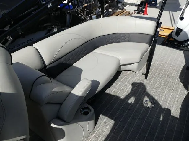 Slide: The Image of Xcursion 255 RFX 2019 - 11