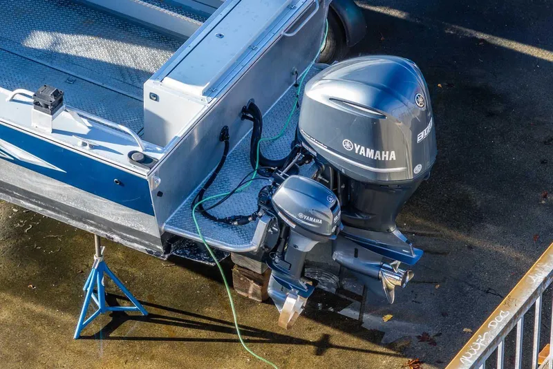 Slide: The Image of 2017 Hewescraft 240 Ocean Pro with Yamaha outboard motors, viewed from above. - 15