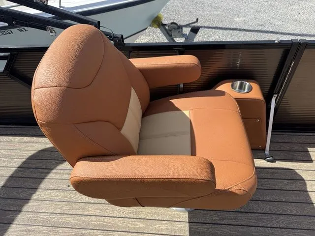 Slide: The Image of Avalon LSZ Elite 24' Top Sail 2020 - 14