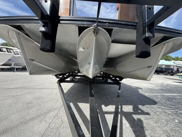 Slide: The Image of Avalon LSZ Elite 24' Top Sail 2020 - 3