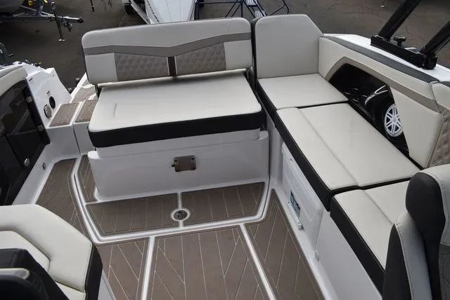 Slide: The Image of Monterey 255SS Super Sport 2024 - 25