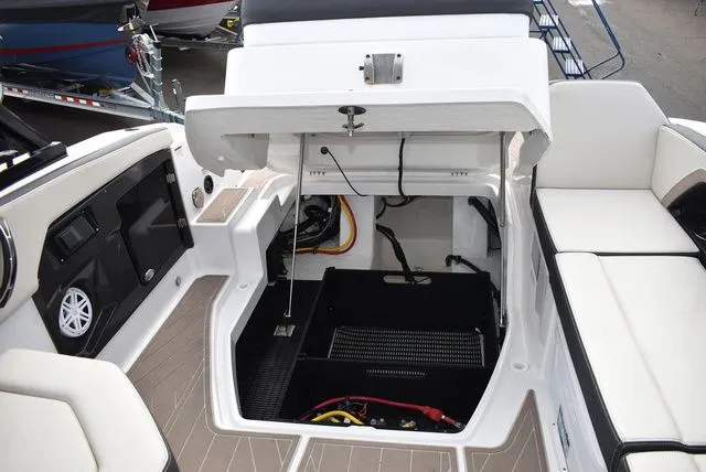 Slide: The Image of Monterey 255SS Super Sport 2024 - 26