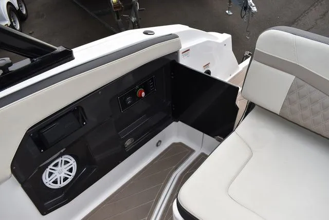 Slide: The Image of Monterey 255SS Super Sport 2024 - 29