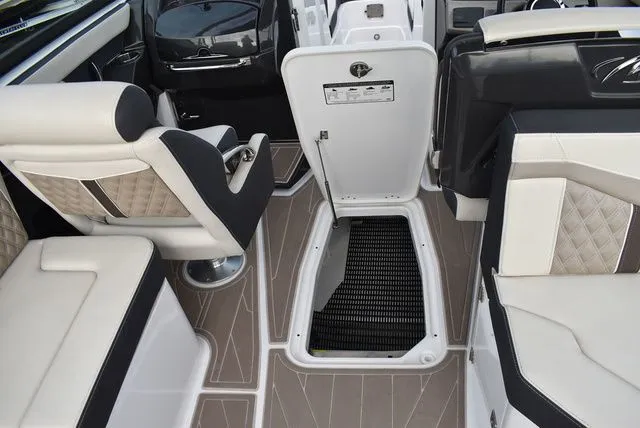 Slide: The Image of Monterey 255SS Super Sport 2024 - 37