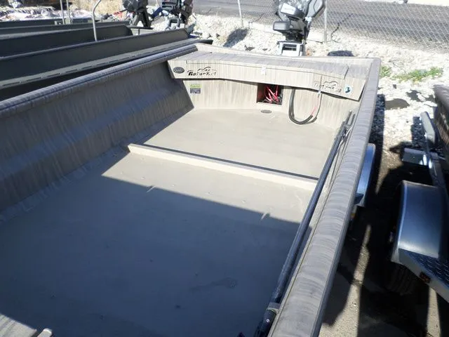 Slide: The Image of Gator-Tail 1754 Extreme 2026 - 3