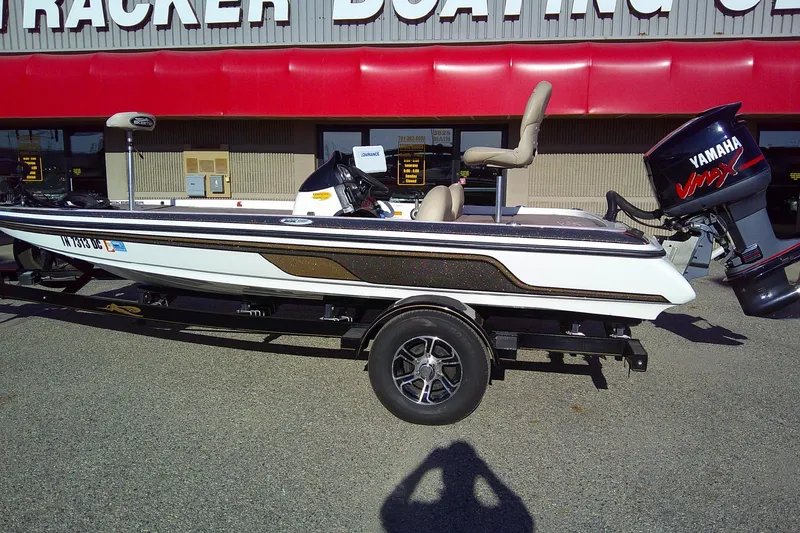 Slide: The Image of 2006 Skeeter ZX190 boat with Yamaha VMAX engine at Tracker Boating Center. - 2