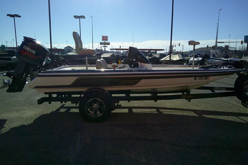 Slide: The Image of 2006 Skeeter ZX190 boat with Yamaha motor on trailer in parking lot. - 6