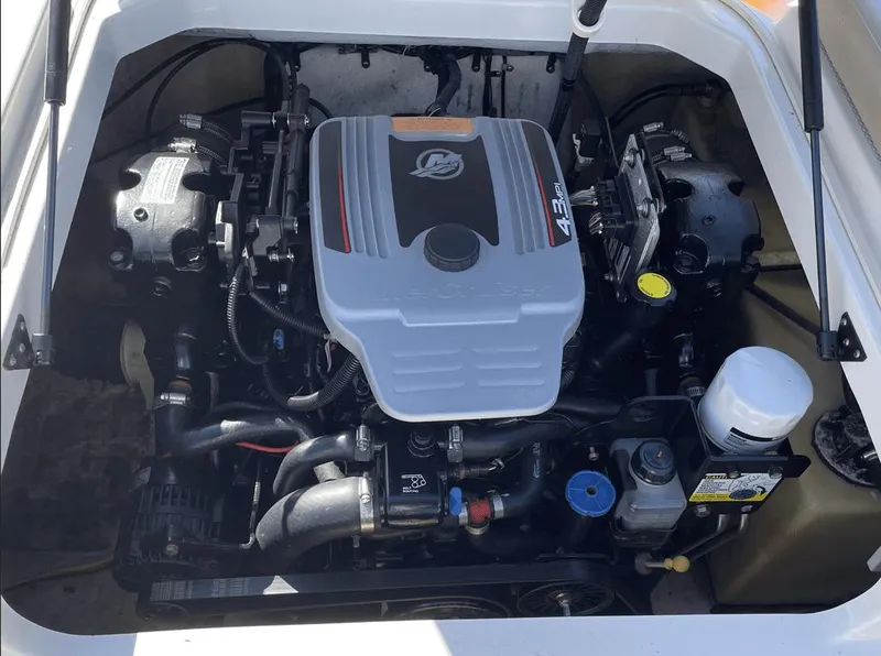 Slide: The Image of Chaparral 19 H2O 2015 - 7