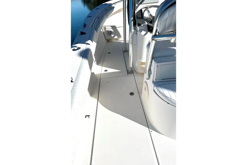 Slide: The Image of 2008 McKee Craft Freedom 28 FS/CC boat interior with sleek white deck and seating. - 29
