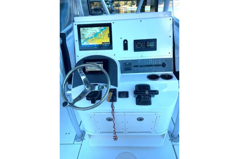 Slide: The Image of 2008 McKee Craft Freedom 28 FS/CC boat console with steering wheel and navigation display. - 8