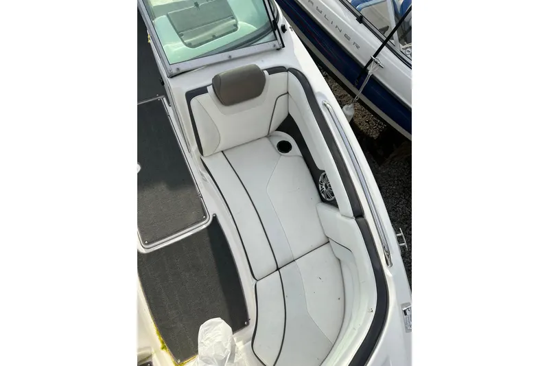 Slide: The Image of 2016 Yamaha Boats 212SS interior with white seating and speaker detail. - 24