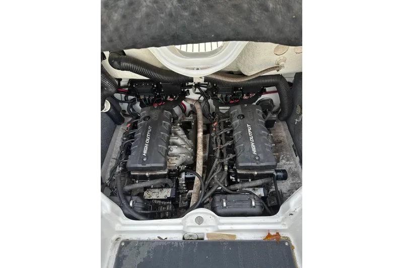 Slide: The Image of 2016 Yamaha Boats 212SS engine compartment with dual high-output engines. - 29