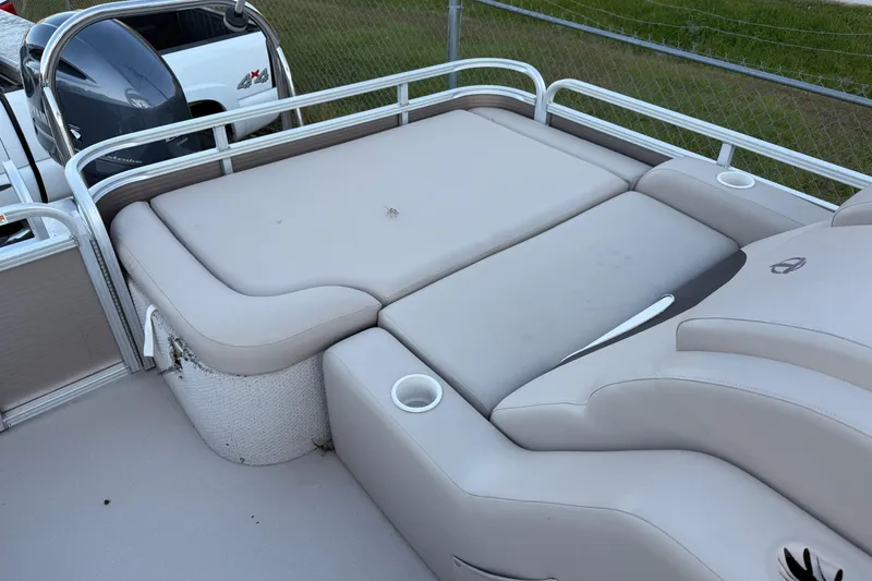 Slide: The Image of 2011 Tahoe Pontoon 2485 DRL boat with beige seating and cup holders. - 10