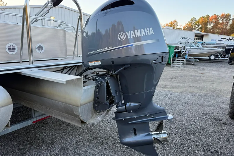 Slide: The Image of 2011 Tahoe Pontoon 2485 DRL with Yamaha four-stroke outboard motor. - 13