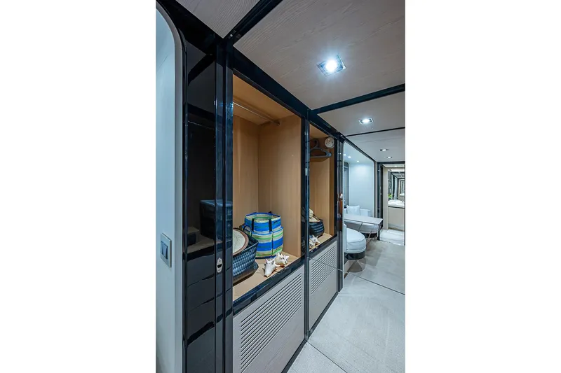 Slide: The Image of Luxurious interior of 2017 Azimut 80 yacht with modern design and elegant furnishings. - 81