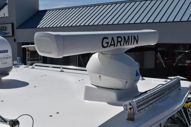 Slide: The Image of Garmin radar on 2023 Steiger Craft 31 Miami boat roof. - 23