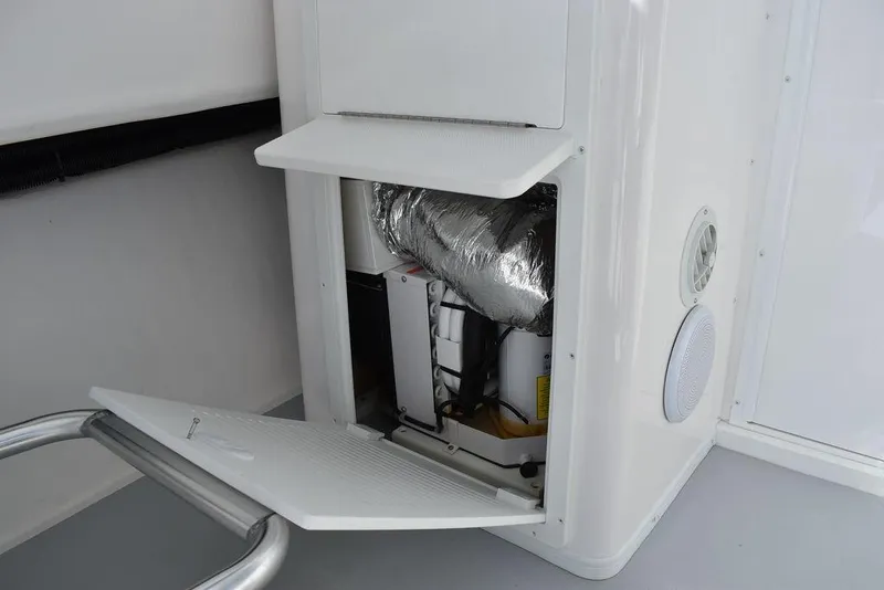 Slide: The Image of Steiger Craft 31 Miami 2023 - 70