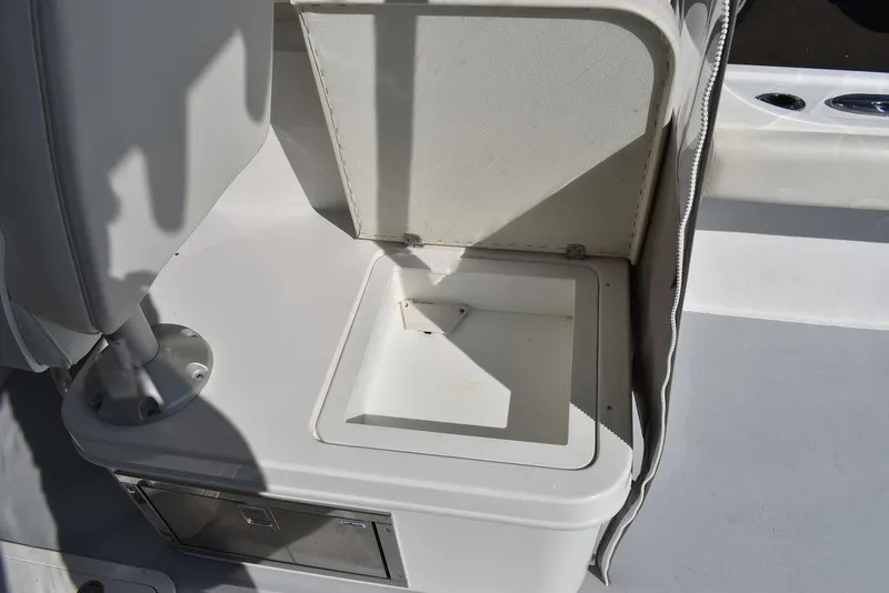 Slide: The Image of Steiger Craft 31 Miami 2023 - 72