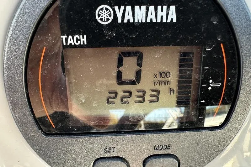 Slide: The Image of Yamaha tachometer displaying 0 RPM and 2233 hours on Chaparral 23 SSi OB, 2022 model. - 29