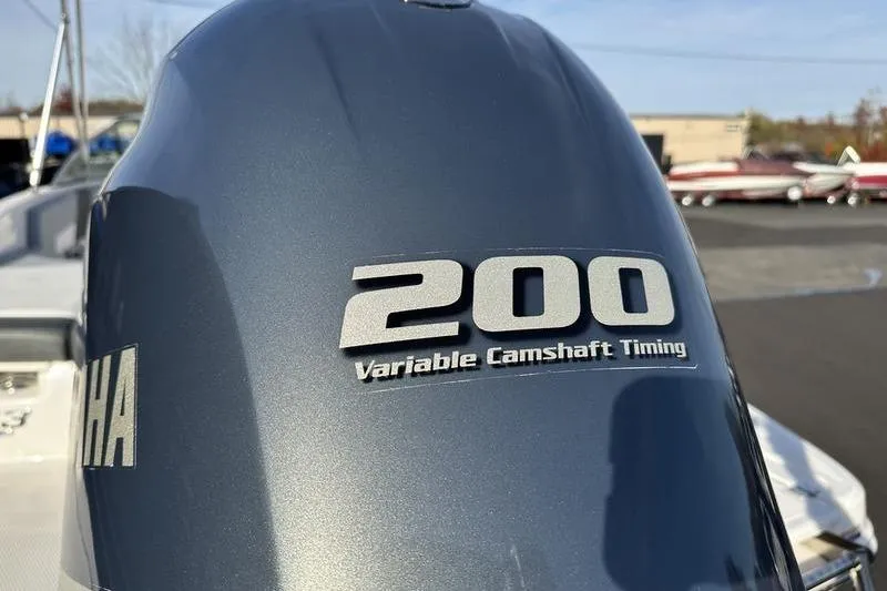 Slide: The Image of Yamaha 200 outboard engine with Variable Camshaft Timing on 2022 Chaparral 23 SSi OB boat. - 41