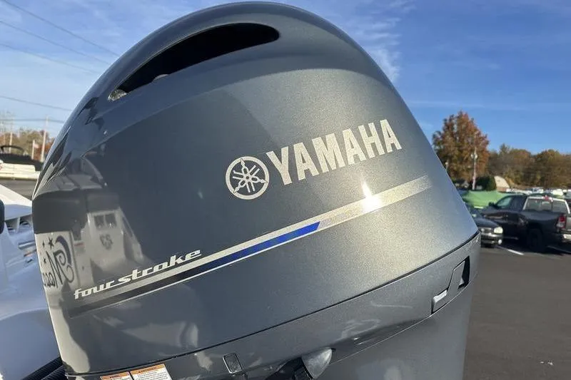 Slide: The Image of Yamaha four-stroke outboard motor on 2022 Chaparral 23 SSi OB boat. - 42