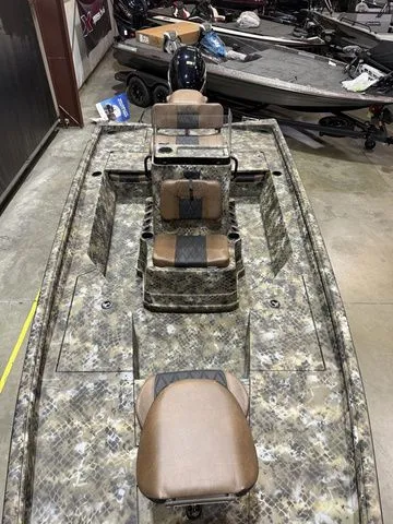 Slide: The Image of Excel 203 Bay Pro W/Yamaha 150 "SHO" 2026 - 11