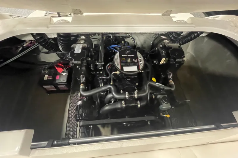 Slide: The Image of Engine of a 2010 Glastron GT 185 with MerCruiser 4.3 TKS. - 9