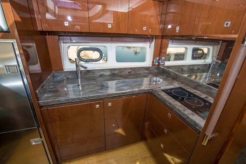 Slide: The Image of Sea Ray 510 Sundancer 2014 - 22