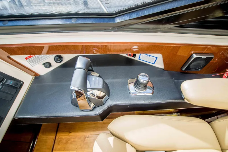 Slide: The Image of Sea Ray 510 Sundancer 2014 - 15