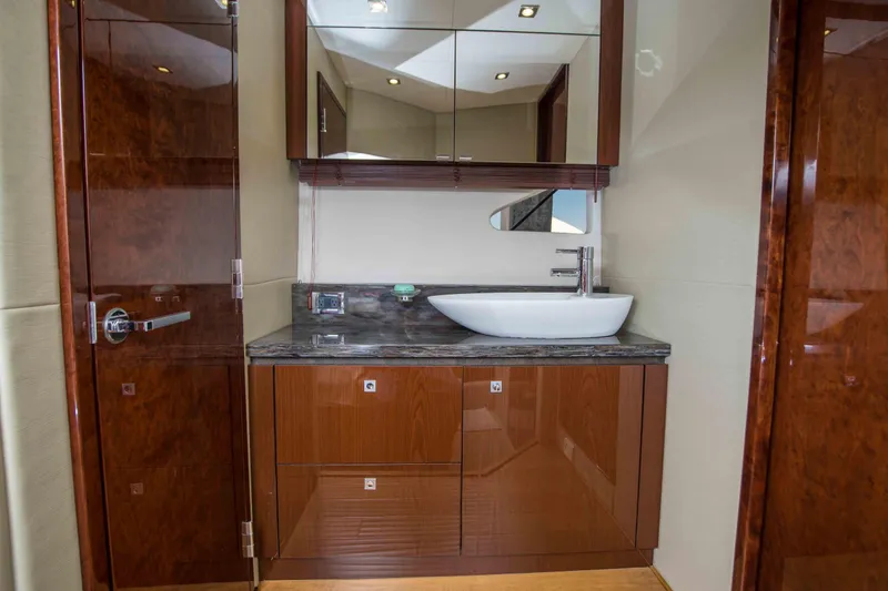 Slide: The Image of Sea Ray 510 Sundancer 2014 - 25