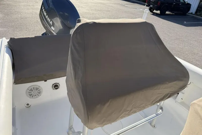 Slide: The Image of 2010 Sea Hunt Ultra 210 boat with covered seats and Yamaha outboard motor. - 14