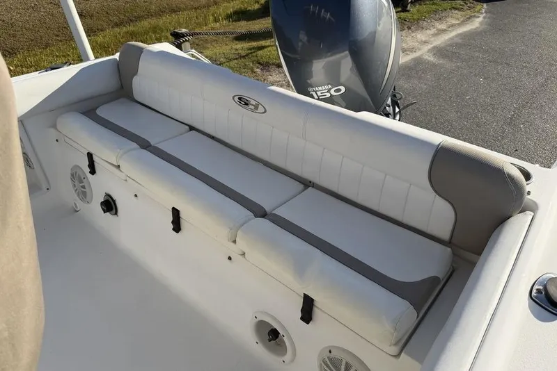 Slide: The Image of 2010 Sea Hunt Ultra 210 boat with Yamaha 150 engine and cushioned seating. - 19