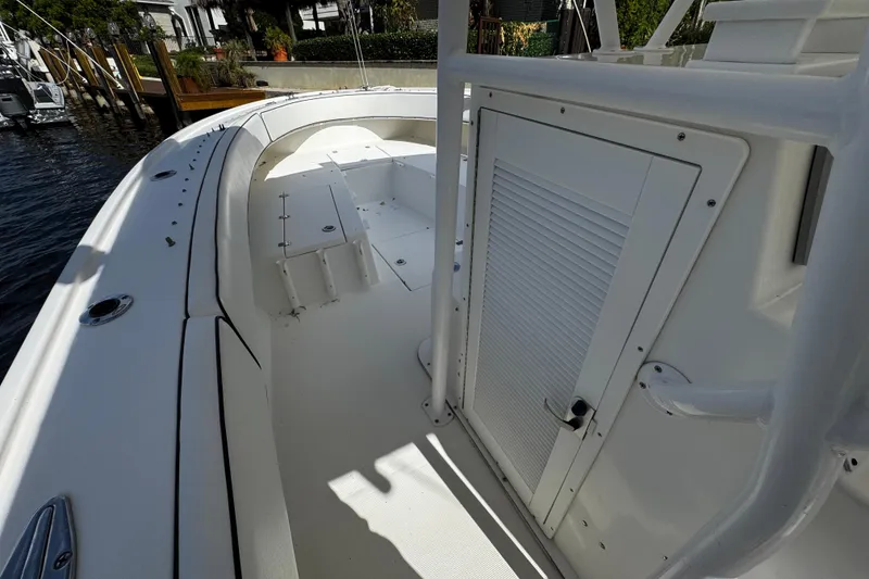 Slide: The Image of 2004 Dusky 33 boat interior, featuring white deck and storage compartment. - 24