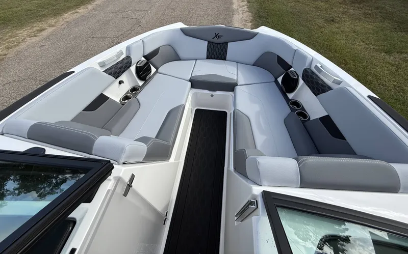 Slide: The Image of MasterCraft XT24 2026 - 11