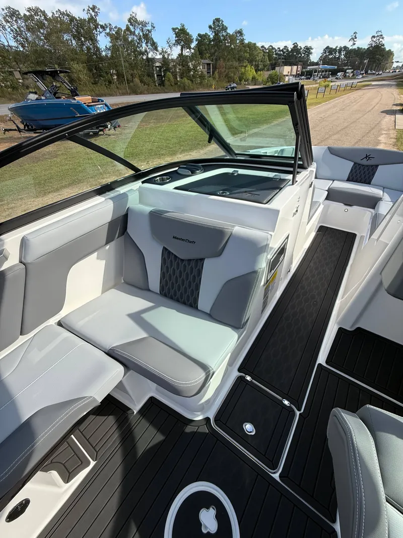 Slide: The Image of MasterCraft XT24 2026 - 19