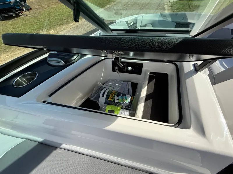 Slide: The Image of MasterCraft XT24 2026 - 24