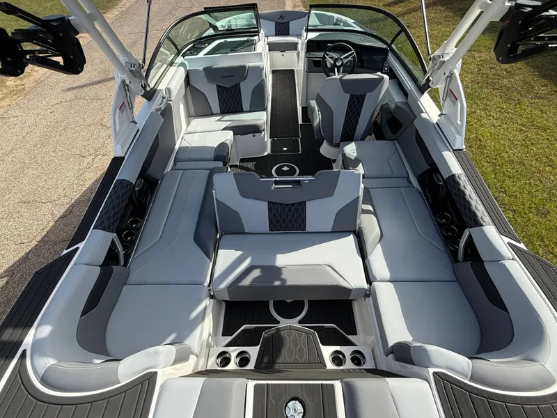 Slide: The Image of MasterCraft XT24 2026 - 32