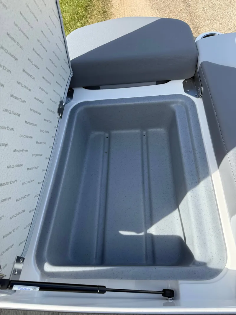 Slide: The Image of MasterCraft XT24 2026 - 35