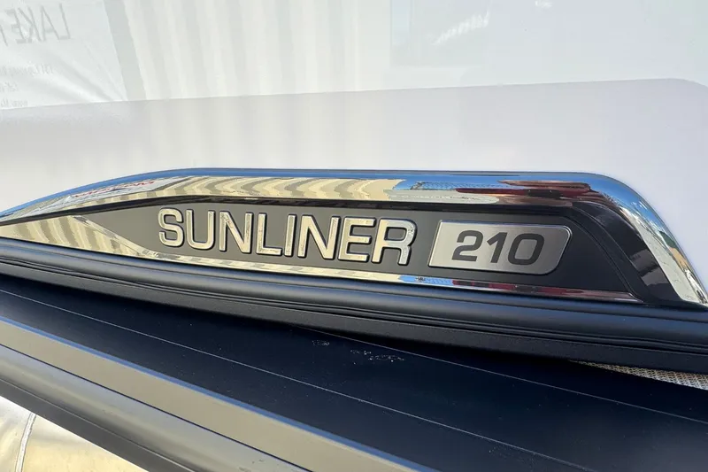 Slide: The Image of Harris Sunliner 210 2026 - 26