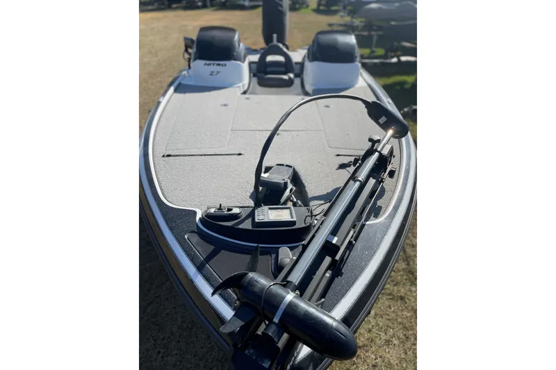 Slide: The Image of 2010 Nitro Z-7 boat with trolling motor and spacious deck. - 3