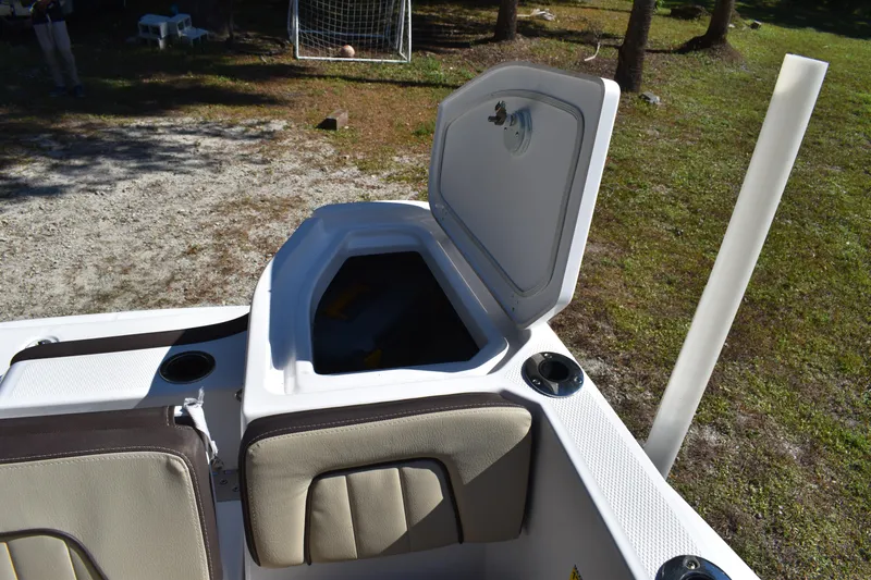 Slide: The Image of 2023 Yamaha Boats 252 FSH Sport storage compartment with life jacket and fire extinguisher. - 33