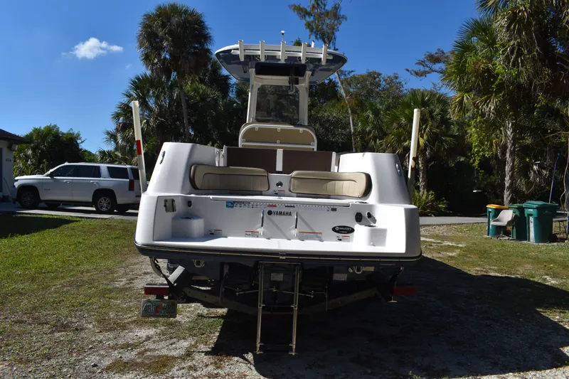 Slide: The Image of 2023 Yamaha Boats 252 FSH Sport on trailer under bright blue sky. - 7